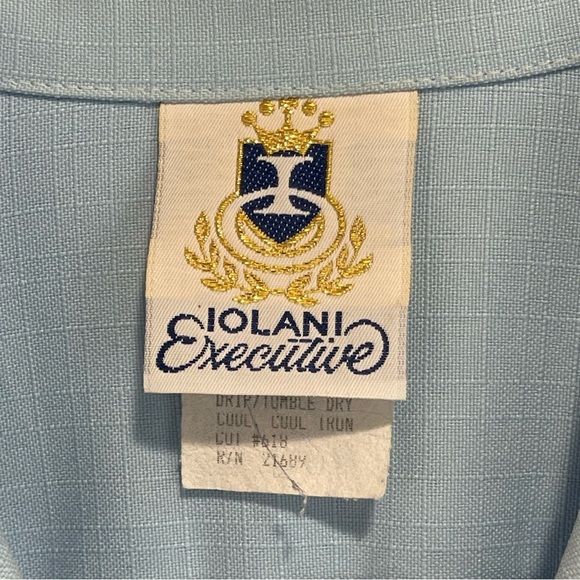 1970s Blue Hawaiian Resort shirt by IOLANI, made in Hawaii, Executive short - Picture 8 of 12